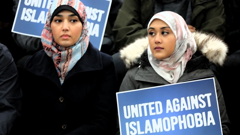 İslam korkusunu yayanlar, İslam’ın dünya ırklarını Batı’nın tahakkümünden kurtarabileceğini biliyor