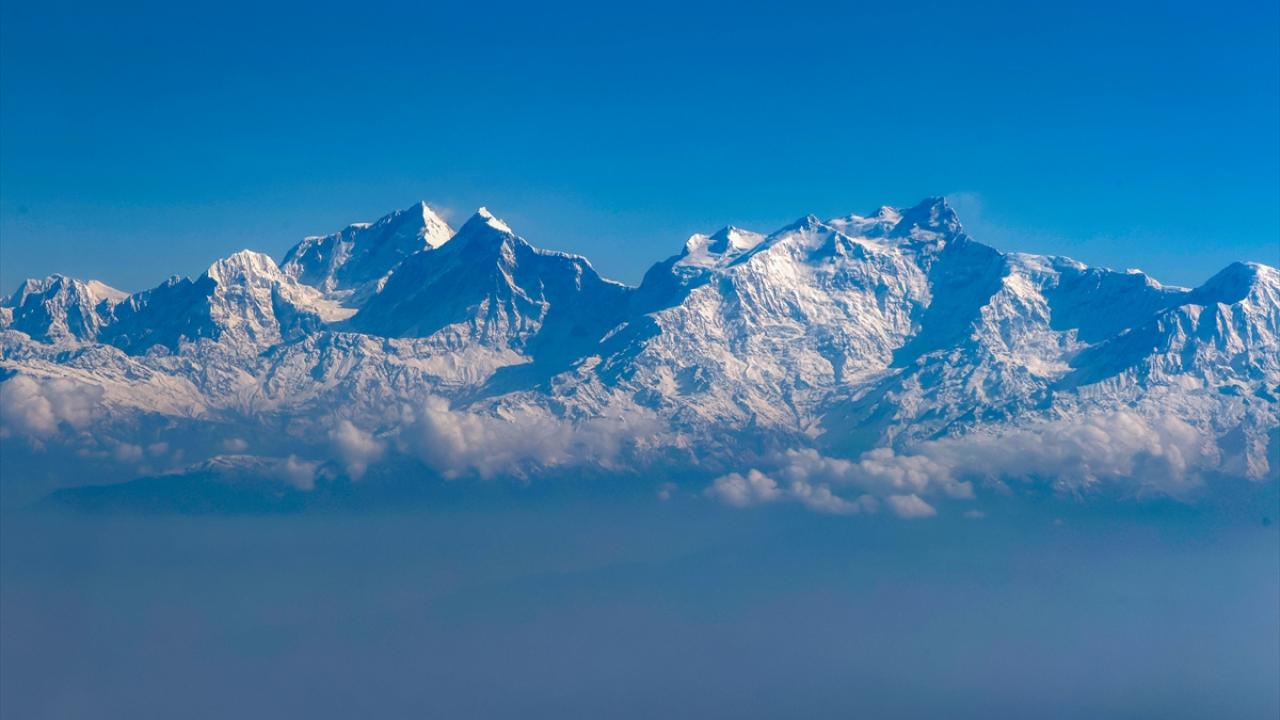 Himalayalar’ın zirvelerinden 4 ceset, 11 ton çöp çıktı