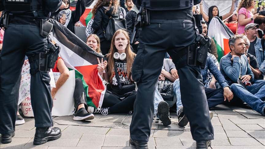 Alman Eğitim Bakanlığı, İsrail’i protesto eden öğrencilere sahip çıkan akademisyenleri listelemiş