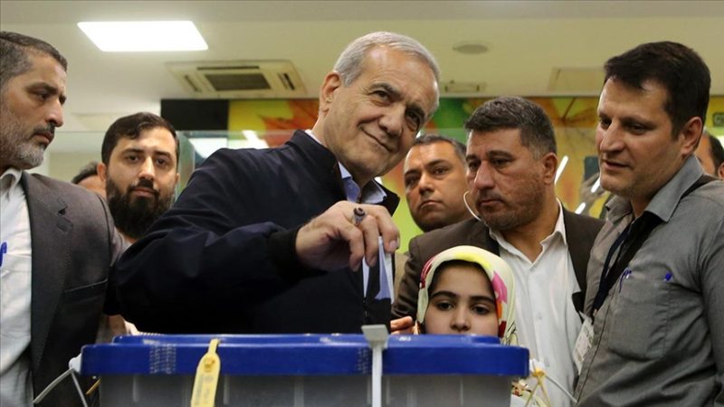 İran’daki cumhurbaşkanlığı seçimlerinde Pezeşkiyan ile Celili ikinci tura kaldı