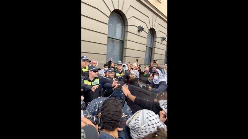 Avustralya’da polis, Melbourne’deki Filistin’e destek gösterisine müdahale etti