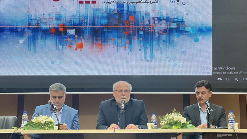 İran’da “Dijital ekonomi için hep birlikte” sloganıyla “Elecump” Fuarı düzenlenmekte