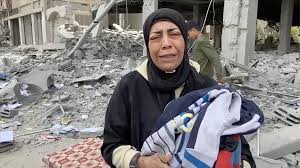 Gazzeli kadın dünyaya seslendi: Enkazdan çıktım ben ne yapmışım?