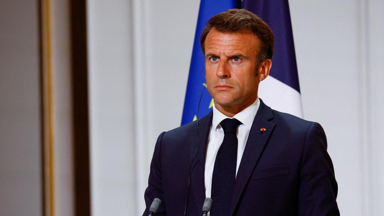 Fransa’da Macron’un “yeni hükümetin hemen kurulamayacağı” mesajı tepkiye neden oldu