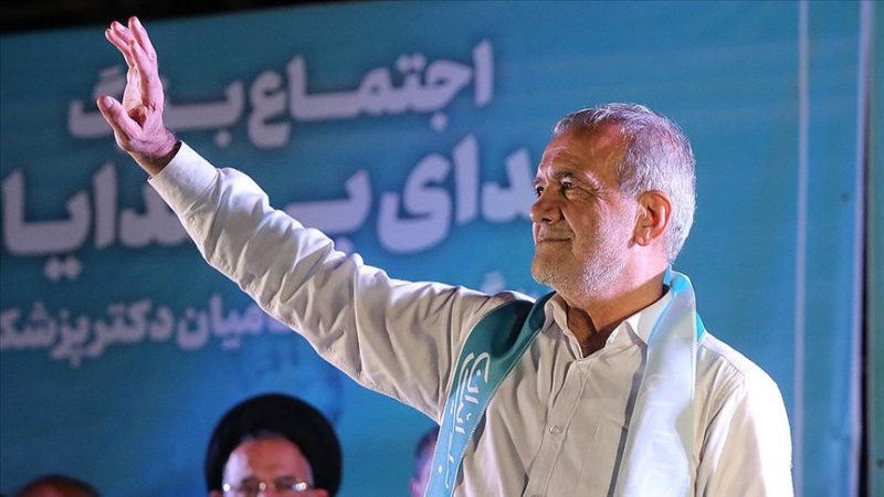 İran’da yapılan ankete göre cumhurbaşkanı seçiminin ikinci turunda reformist Pezeşkiyan önde