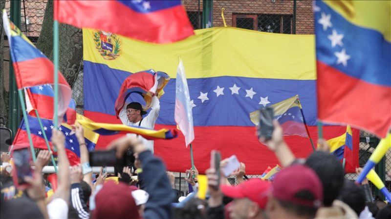 Venezuela’da halk, sandıklara yoğun ilgi gösteriyor