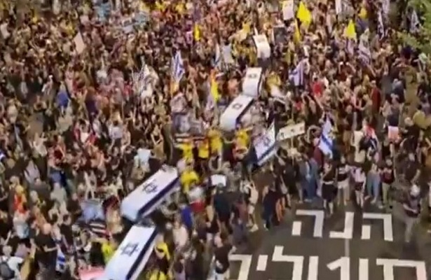 Tel Aviv’de Siyonist Esirlerin Aileleri 27 Tabut İle Protesto Düzenledi/Video