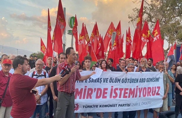 İzmir’de ABD Savaş Gemisine Protesto