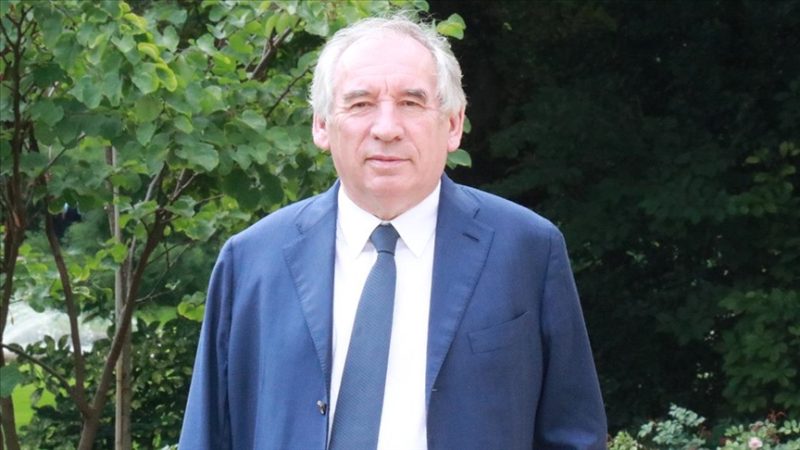 Fransa Cumhurbaşkanı Macron, MoDem partisi lideri Bayrou’yu yeni başbakan olarak atadı