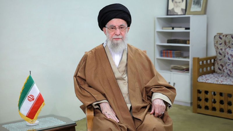 Ayetullah Hamaney’in Nevruz Mesajı: İslâm ümmetinin zaferini diledi