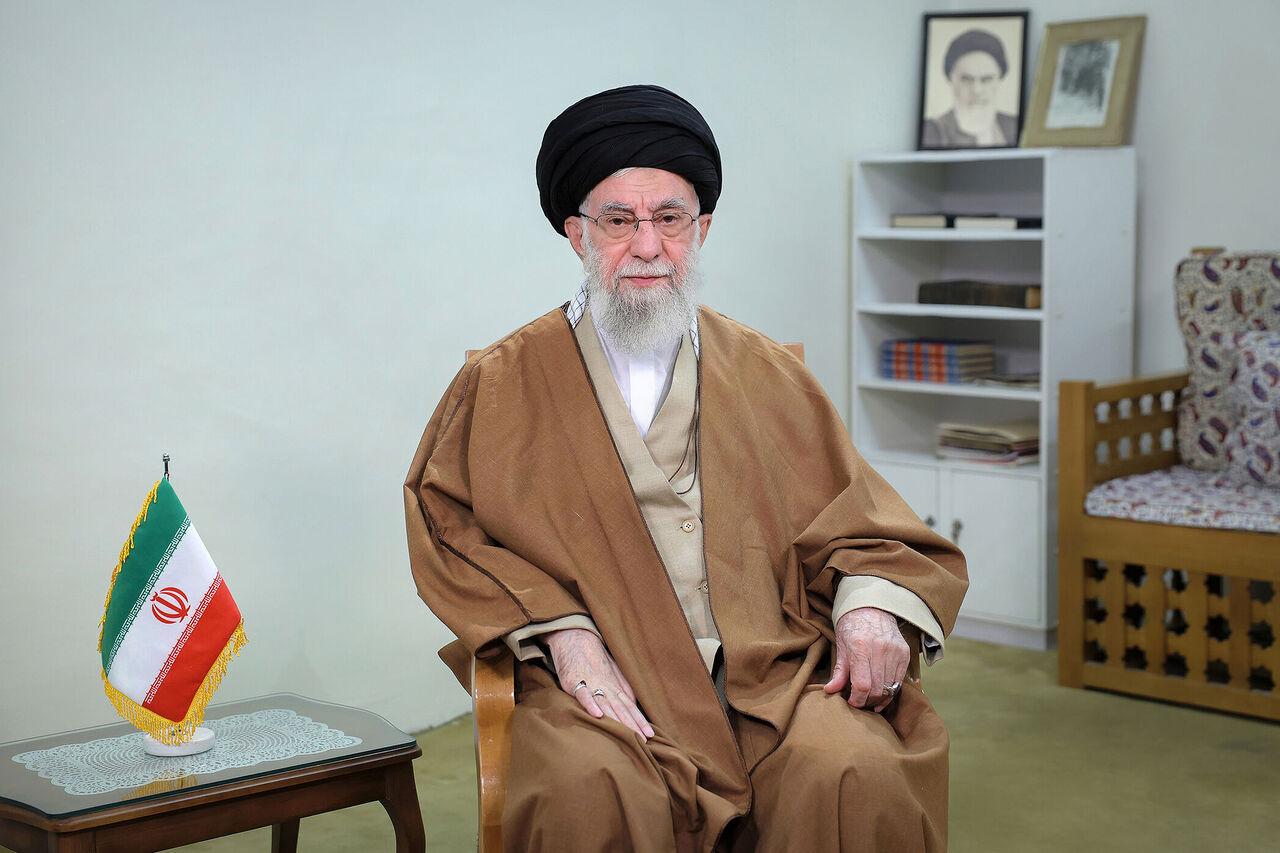 Ayetullah Hamaney’in Nevruz Mesajı: İslâm ümmetinin zaferini diledi