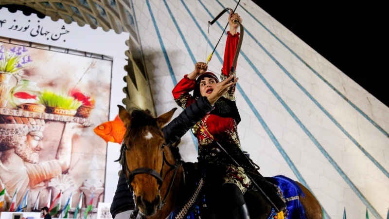 “Küresel Nevruz Kutlaması” Açılış Görüntüleri; Azadi Kulesi’nde İran’ın Uzak ve Yakın Komşularının Bayrakları Işıklandırıldı