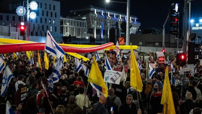 İsrailli esir yakınları, Gazze’ye saldırıların bir an önce durdurulmasını talep etti